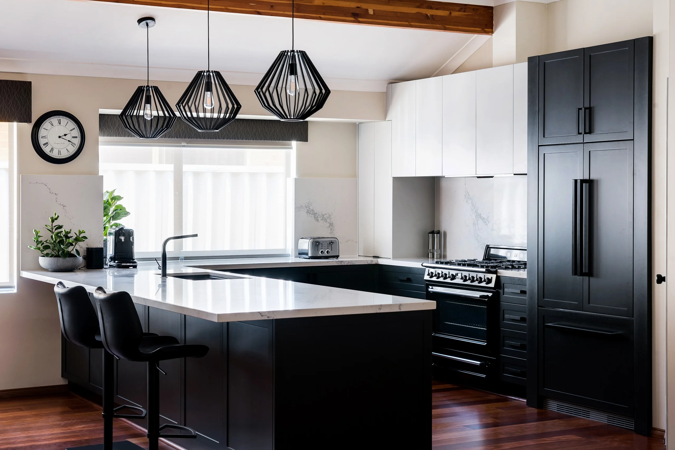 Dorene Modern Modular L Shape Matte Black Color Lacquer Finish Plain Door Kitchen Cabinet With White Countertop 10x 10 Feet