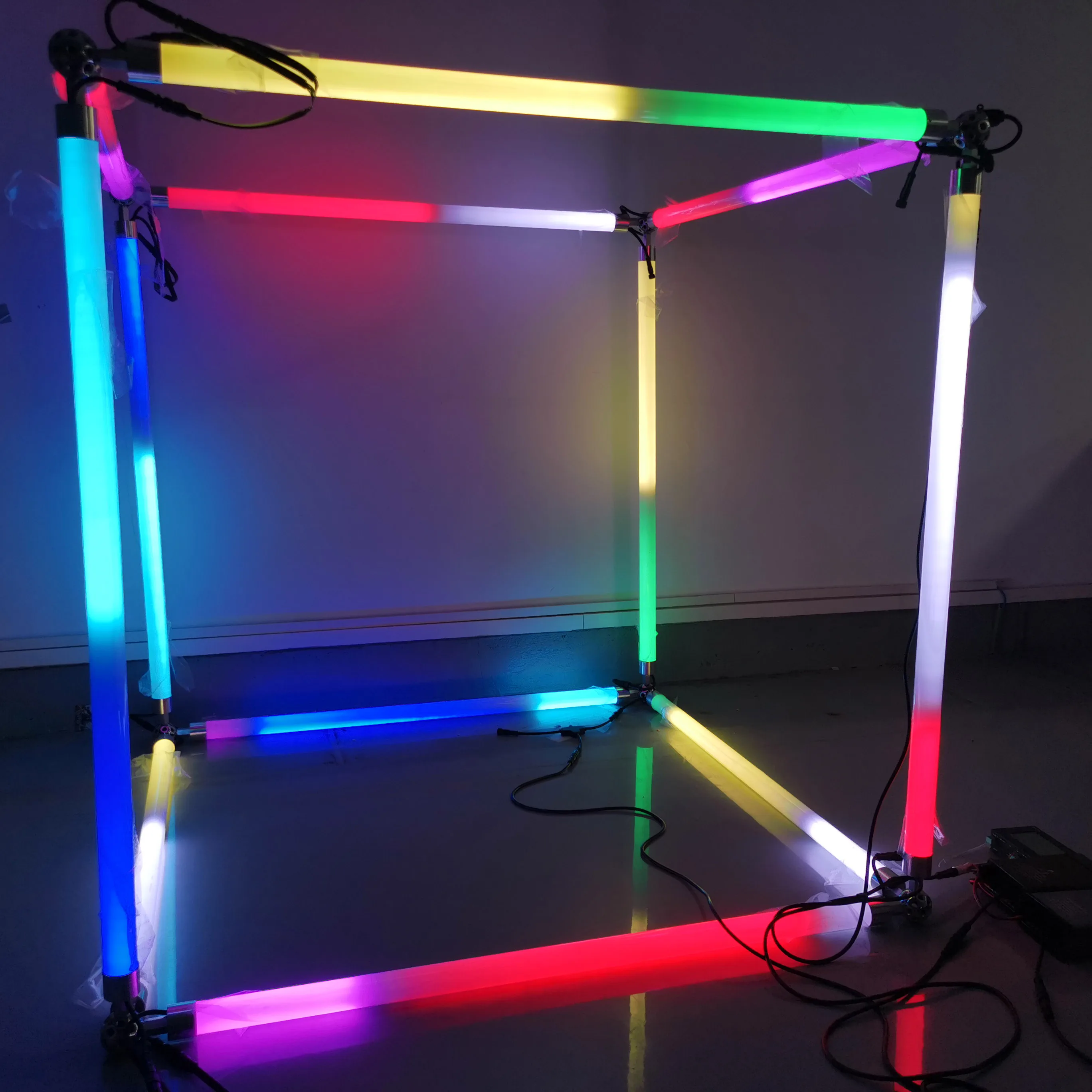 Tripod Pixel Tube Create Triangular Cube IP65 Led Full RGBW Color Dmx 12v Digital Tube 24pixel Dmx 3d Rgb Tube for Night Club