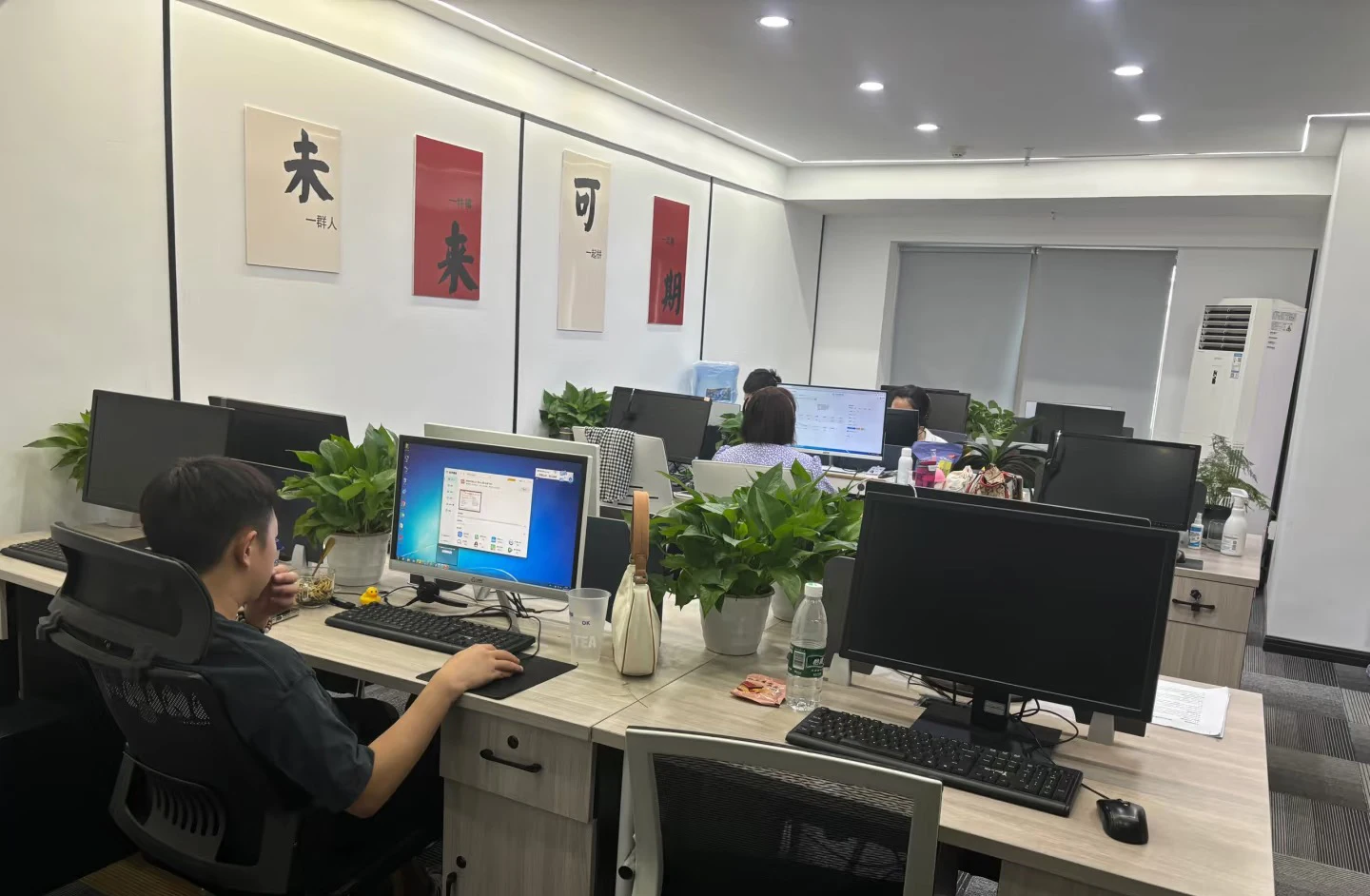 Yiwu Lucky Star Crafts Co., Ltd. 1