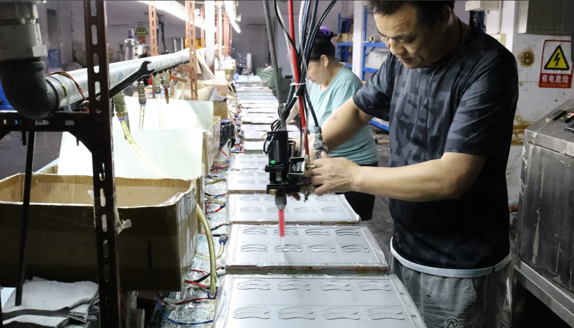 Dongguan Duoyou Clothing Co., Ltd.