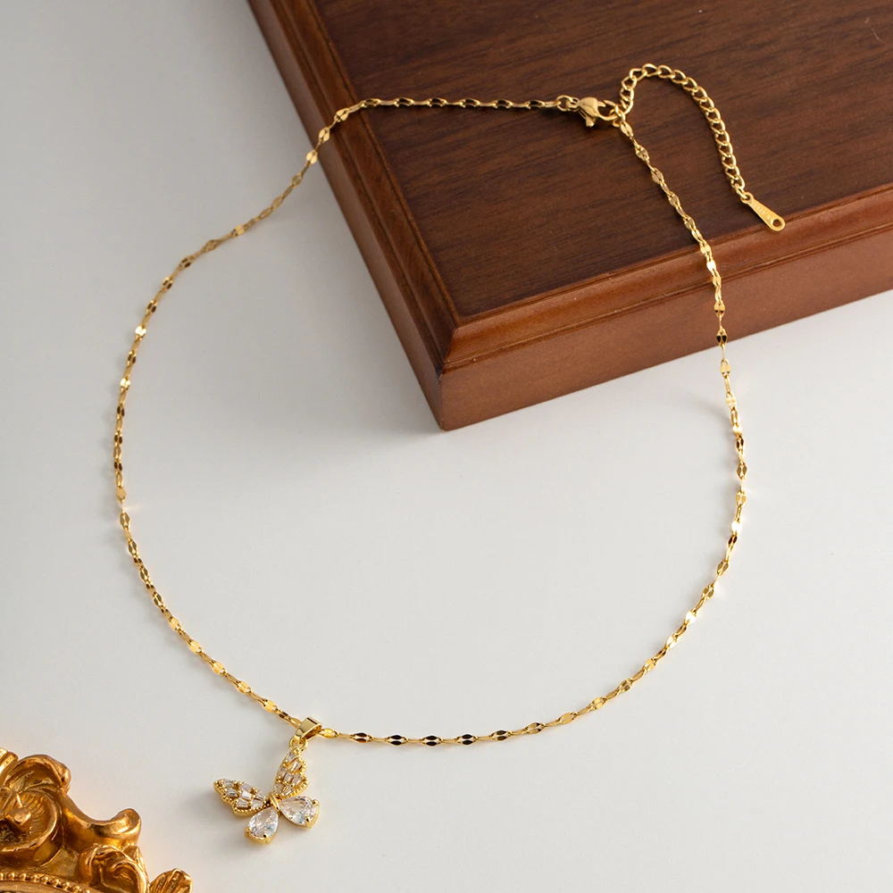 Collier Papillon En Or Blanc 18 Carats Avec Zirconium - Neuf Avec étiquettes, Pavage Brillant
