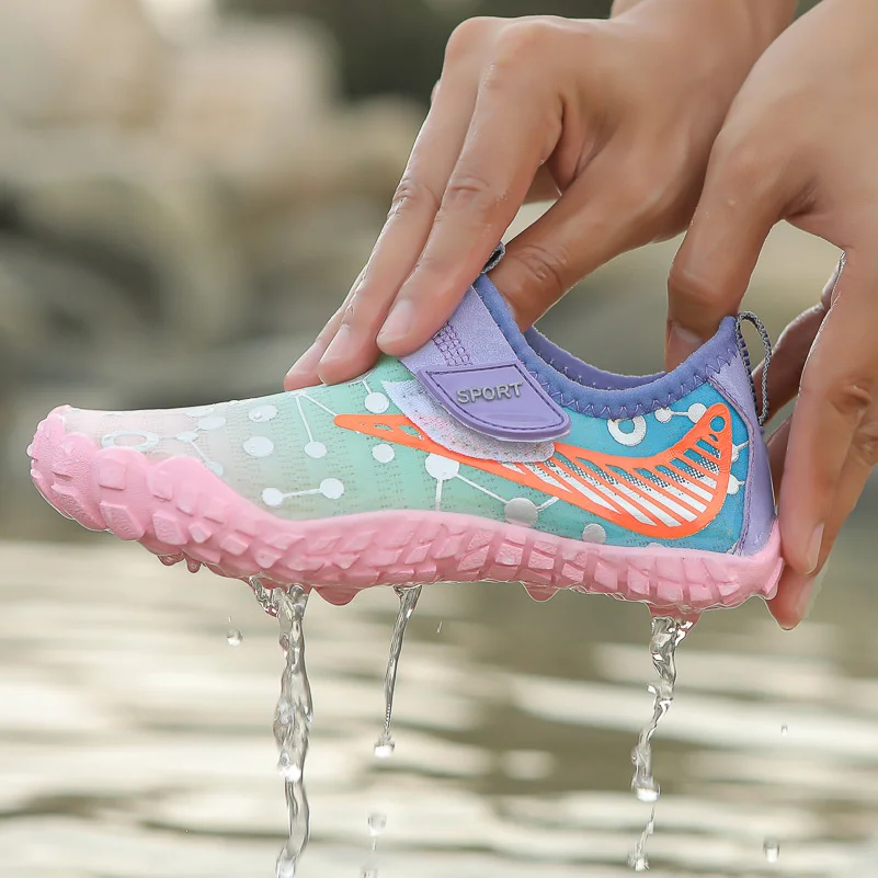 Kinderschuhe mit rutschfester Sohle – wasserdichte Wanderschuhe und Schwimmschuhe für Flusswanderungen
