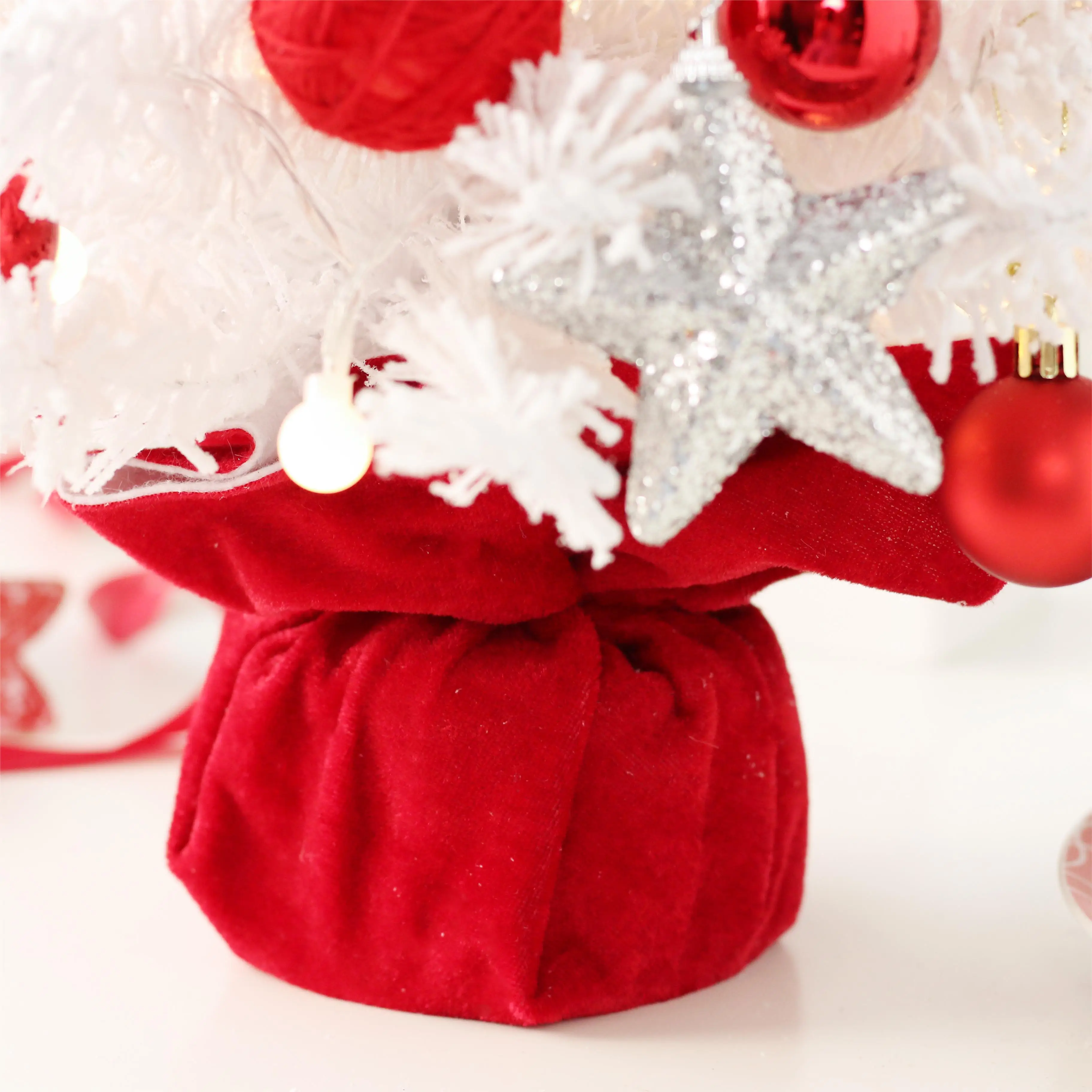 Table Christmas Decorations Small Mini Christmas Tree with White Hanging Ornaments and Led Light Christmas Decoration Supplies