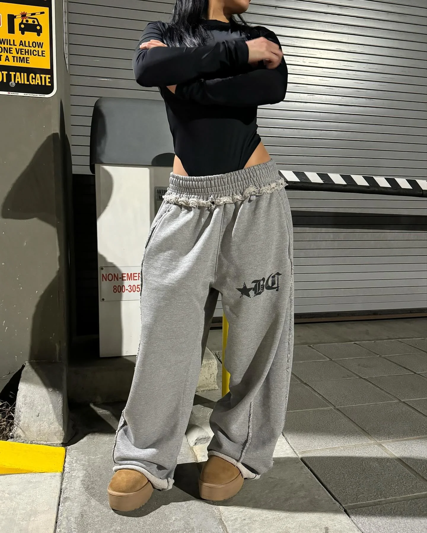 Custom Trackpants Vintage Heavyweight Cotton French Terry Oversized Raw Hem Flare Distressed Trousers Baggy Track Sweatpants Men gallery 3