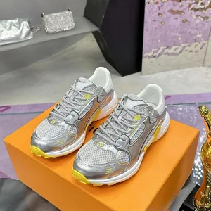 New Luxury Sports Shoes Fashion Style Breathable Mesh and Soft EVA Comfortable Casual