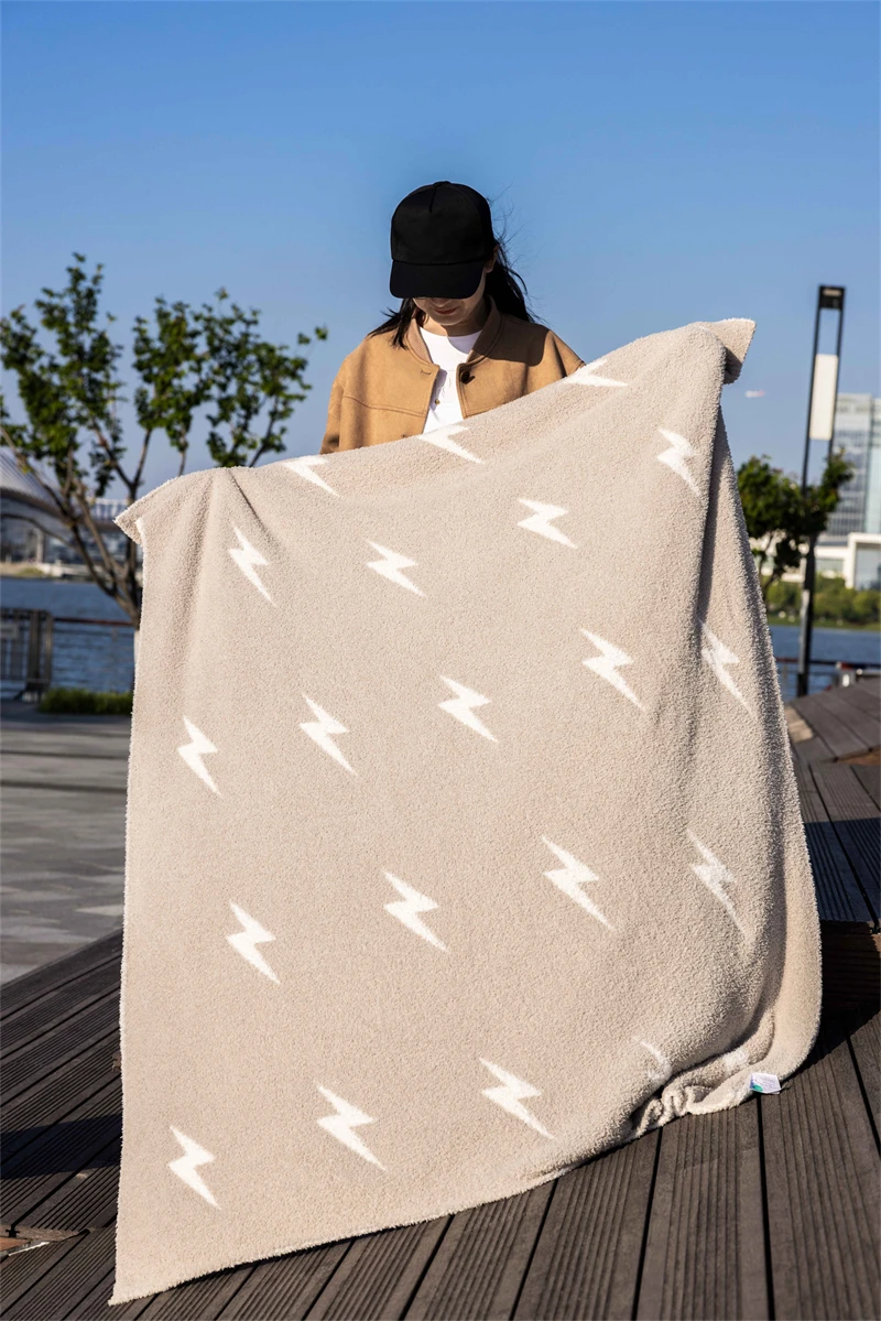 LN Lightning Pattern Warm Soft Plush Decorative 100% Polyester Knitted Throw Blanket Home Office factory