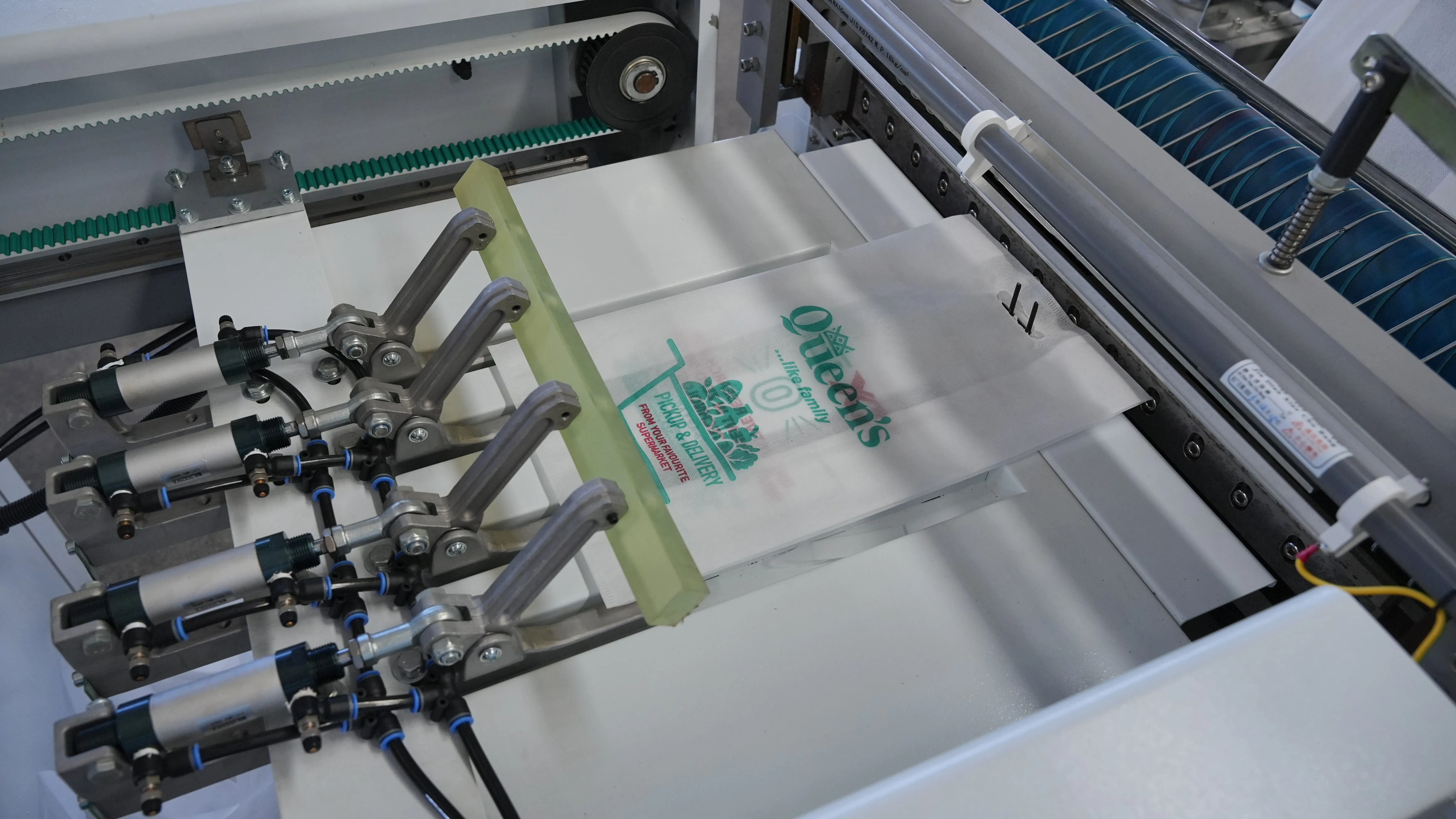 ZXL-A700 Ultra Reusable Automatic Polypropylene T-shirt Bag Cut