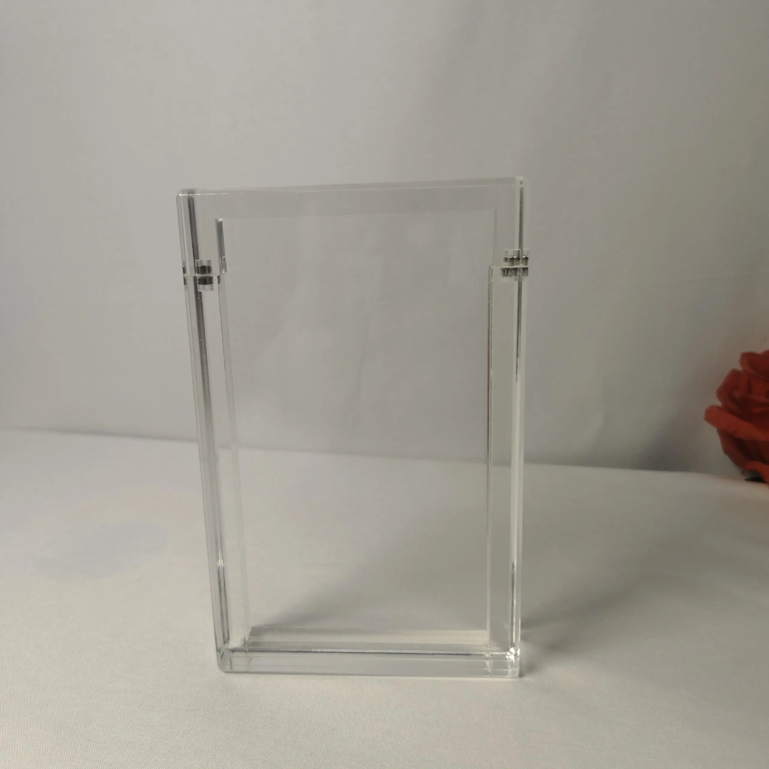 ชั้นวางโชว์การ์ดสะสมแบบอะคริลิคสั่งทำพิเศษจาก TCG Factory สำหรับการ์ดเกรด BGS SGC และ PSA พร้อมกล่องแม่เหล็กป้องกัน