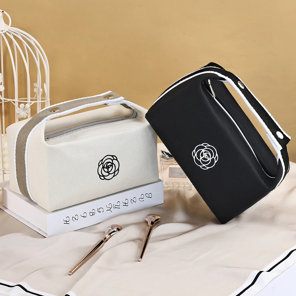Wholesale Luxury Cosmetic Bag Portable Durable Canvas Handheld Travel Makeup Bag Zipper Lipstick Toiletry Pouch Bag for Women