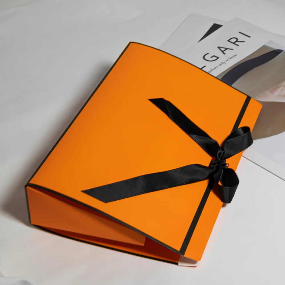 New Style Customizable Lamination Embossing Printing Wedding Souvenir Card Bag Vertical Folding Paper Gift Box with Ribbon