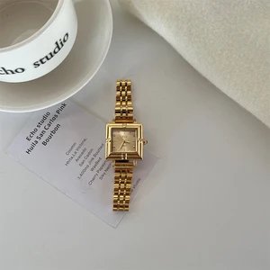 IEKE Luxury Women's Quartz Watch INS Style Minimalist Stainless steel Strap Petite Dial Retro Fashion Montre Ieke