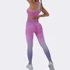Conjunto de sujetador rosa púrpura y pantalón.