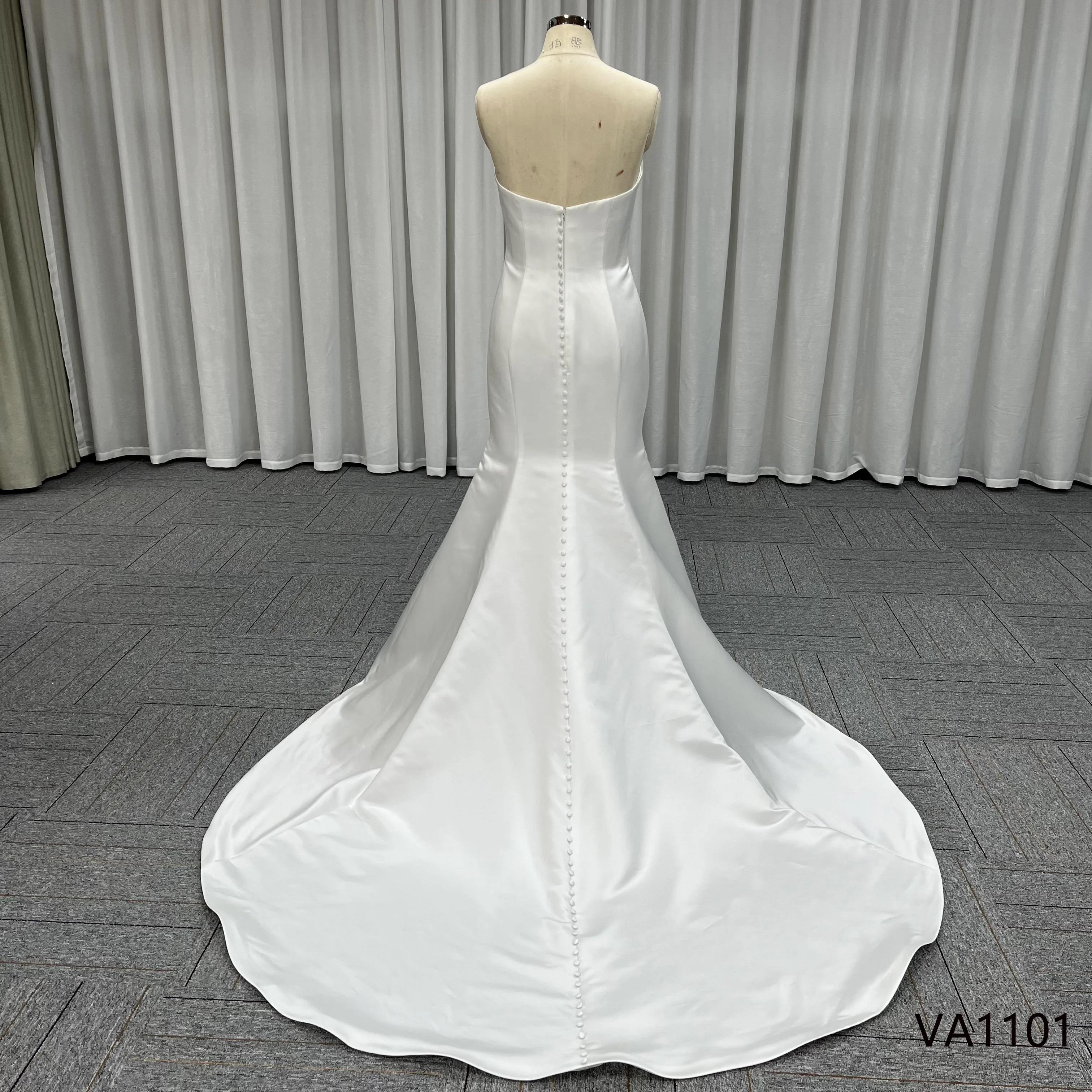 Modest Style Bridal Women Lady Elegant off Shoulder Satin Ball Classy Gown Wedding Dress for Bride