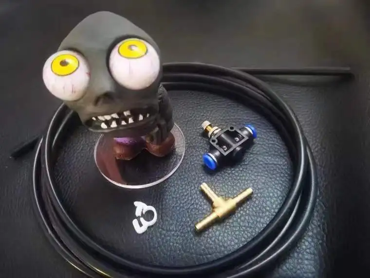 キャスパー 「Eye Popping Action Figure Doll」 Car Turbo Toy Decoration Pendant Zombie Car Eye-Popping Doll
