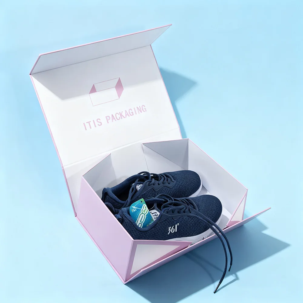 Коробка из переработанной бумаги для одежды — экологичная упаковка для брендов устойчивой моды