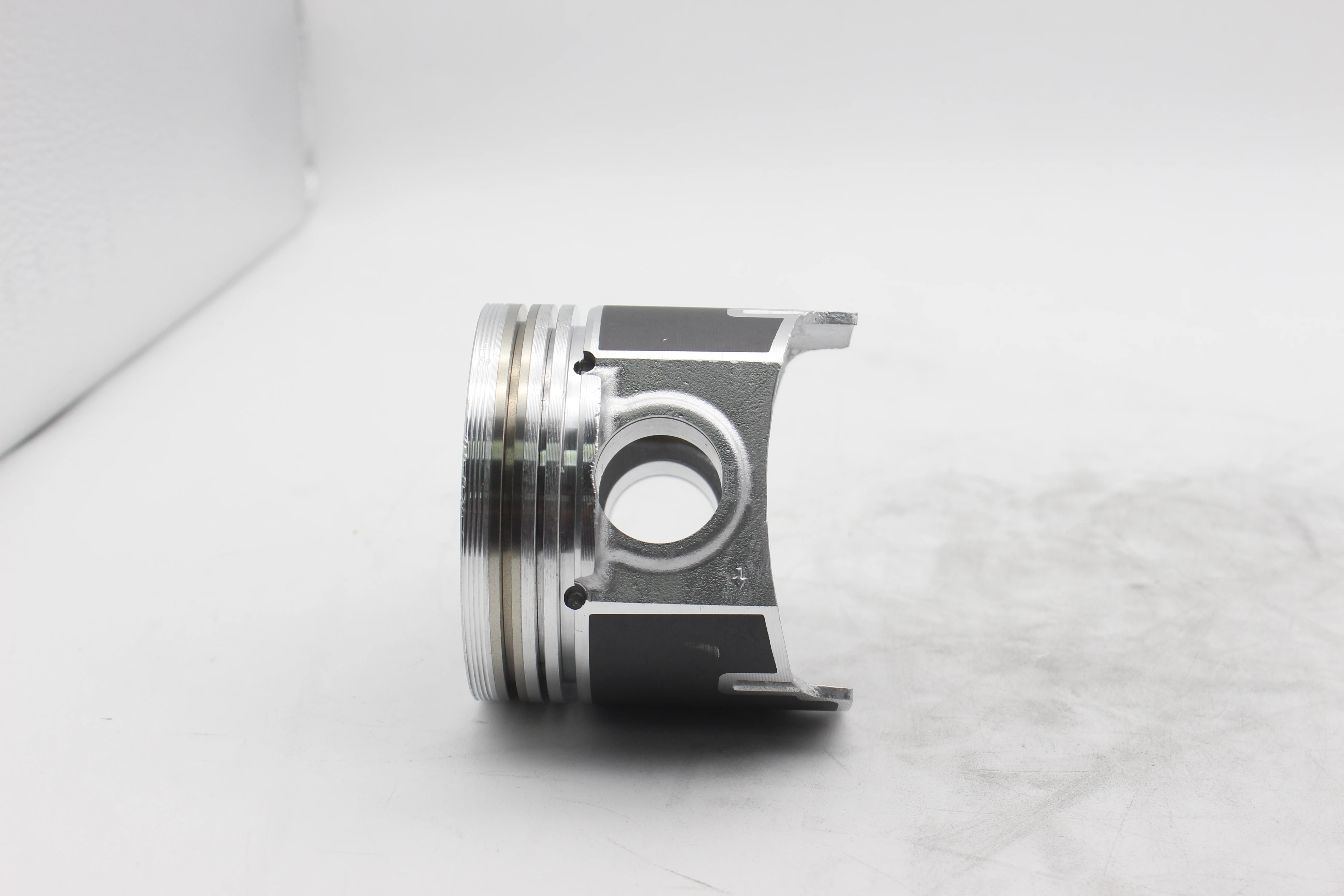 High Quality Manufacturer Diesel Engine 1J7002111 V2603 Piston Kit 