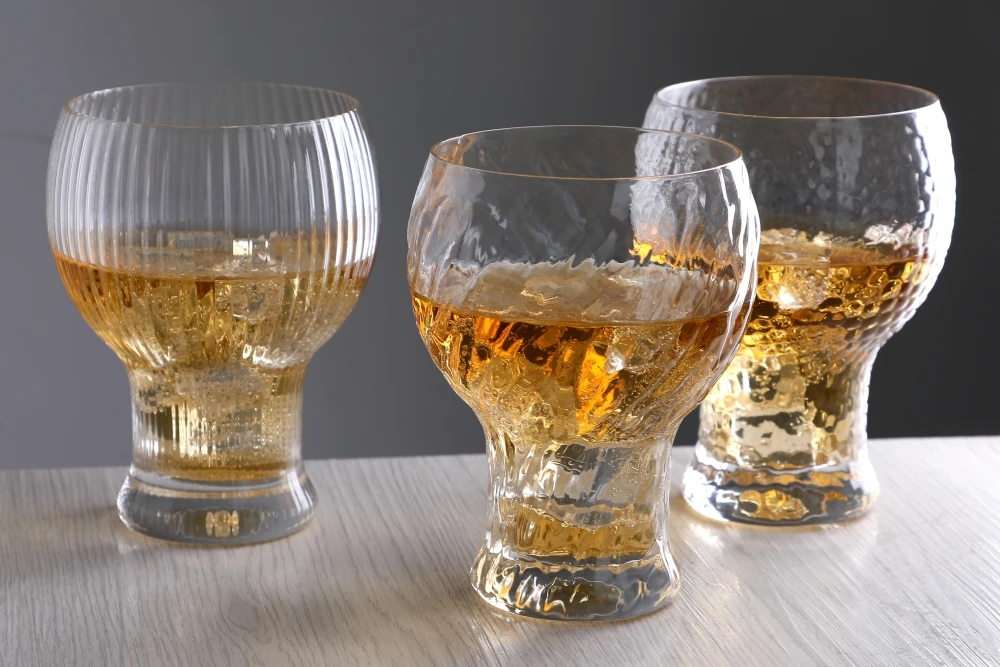 Wholesale Custom 500ml Modern Japanese Style Hammered Ribbed Swirl Stemless IPA Sensory Drinking Craft Beer Tulip Glass Tumbler