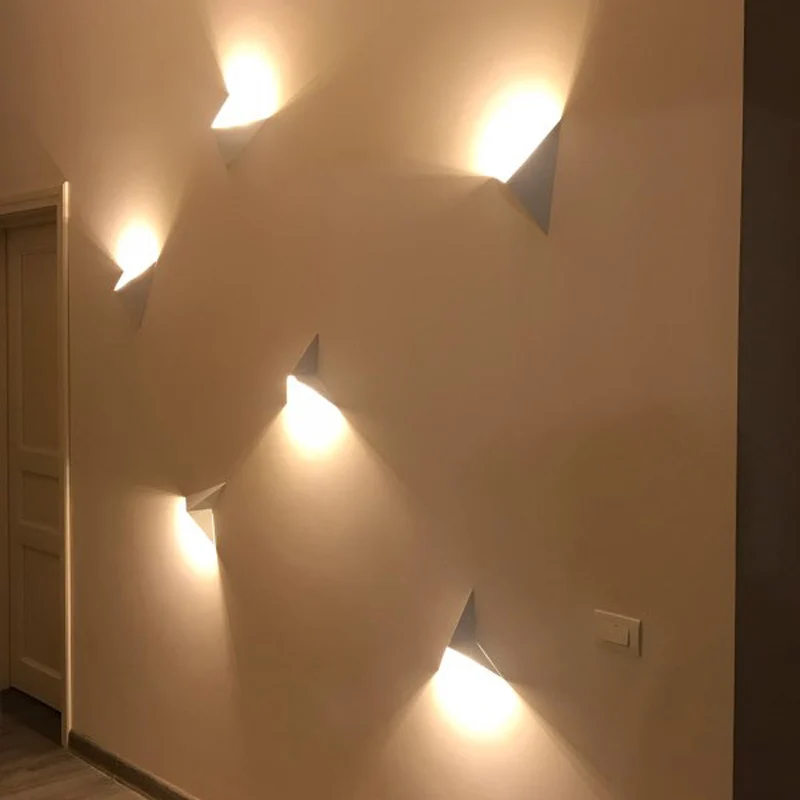 blanc Forme de triangle minimaliste moderne LED Lampes murales style nordique Lampes murales dintérieur Salon Lumières 3W AC85-265V éclairage simple