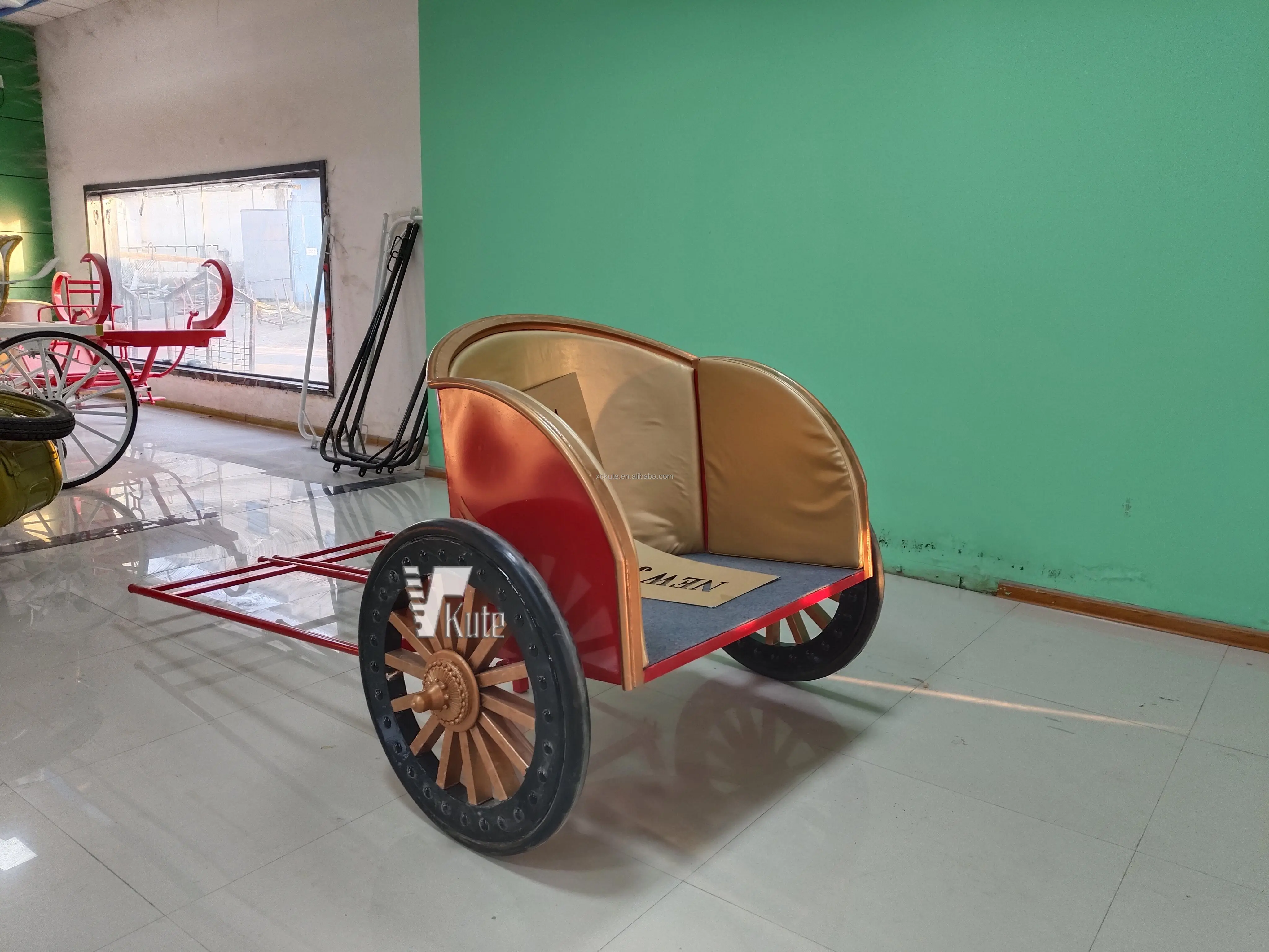 Two Wheel Chariot with Fast Shipping Classic Horse Wagon Pony Carriage for Sale