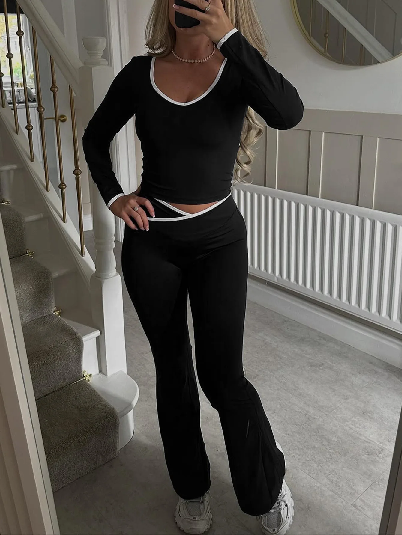 Women's 2 Piece Yoga Set Long Sleeve Crop Flared Pants Contrast Binding Four-Way Stretch Workout Activewear — detail