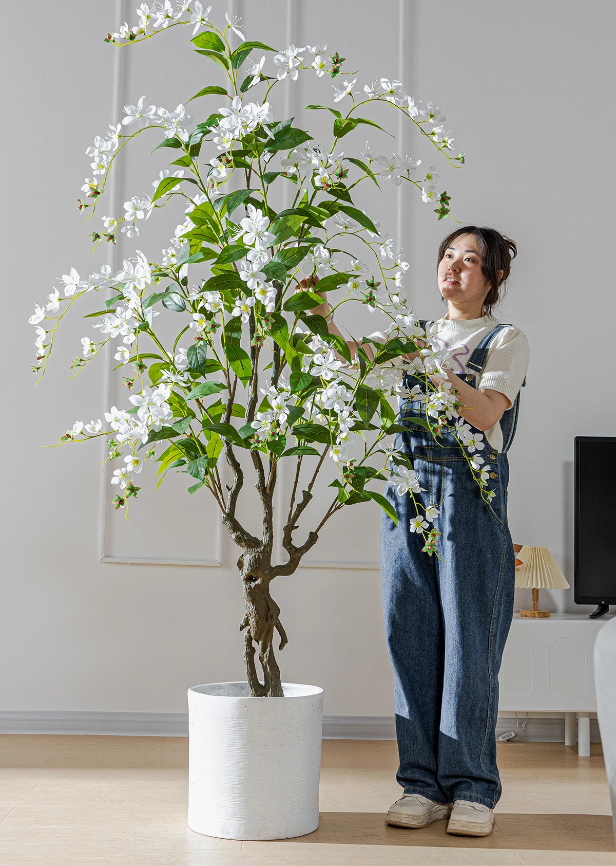 Plastic Green Tree with Real Touch White Pink Purple Artificial Flowers for Home or Office High Touch-Feel Decorative Pot factory