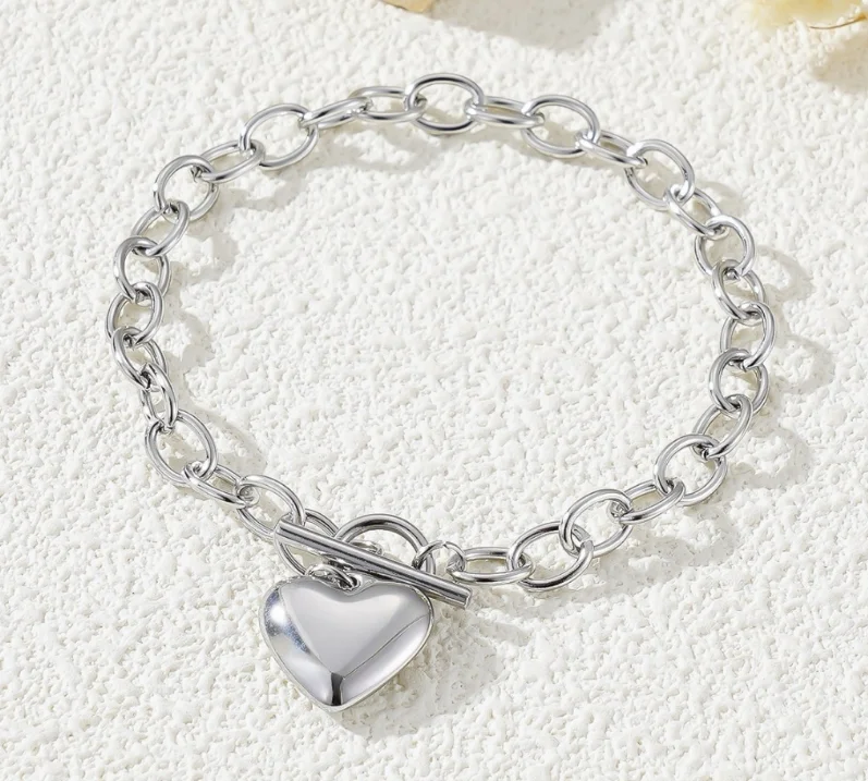 Classic 2026 Stainless Steel Bracelet with 18K Gold Plating Fashion Jewelry for Women Couples Geometric Heart Design for Parties