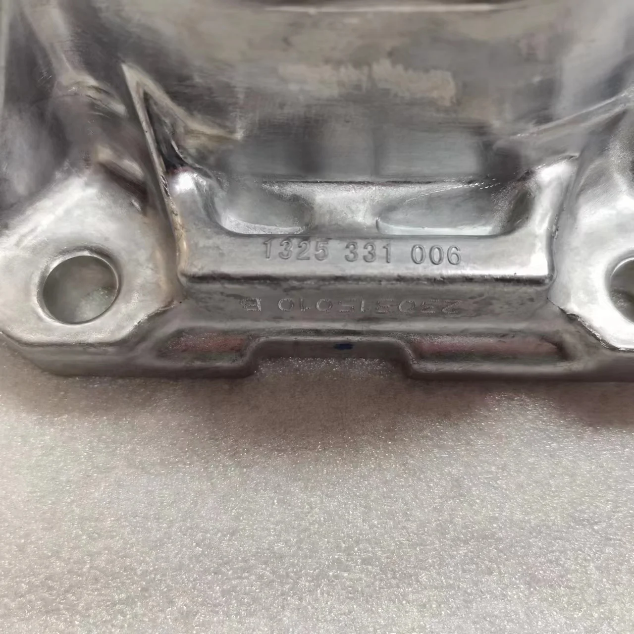 Heavy Duty Truck Parts - Transmission Bearing Cap 1325331006 for