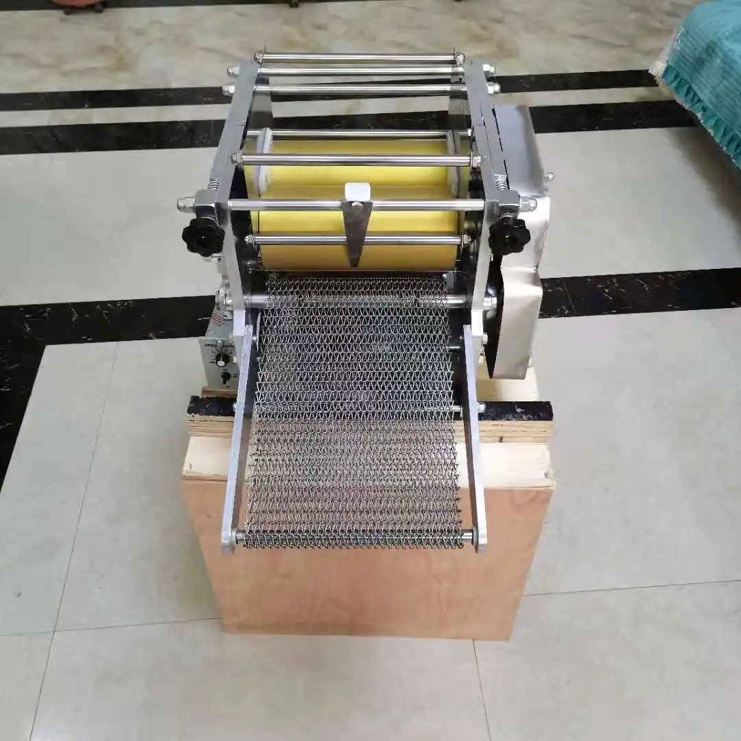 Small Flat Pita Bread Machine a Tortilla Machine Cutter Wrap Roll Semi Automatic Baked Tortilla Wrap Making Machine Papad Small