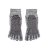 Gris + point noir