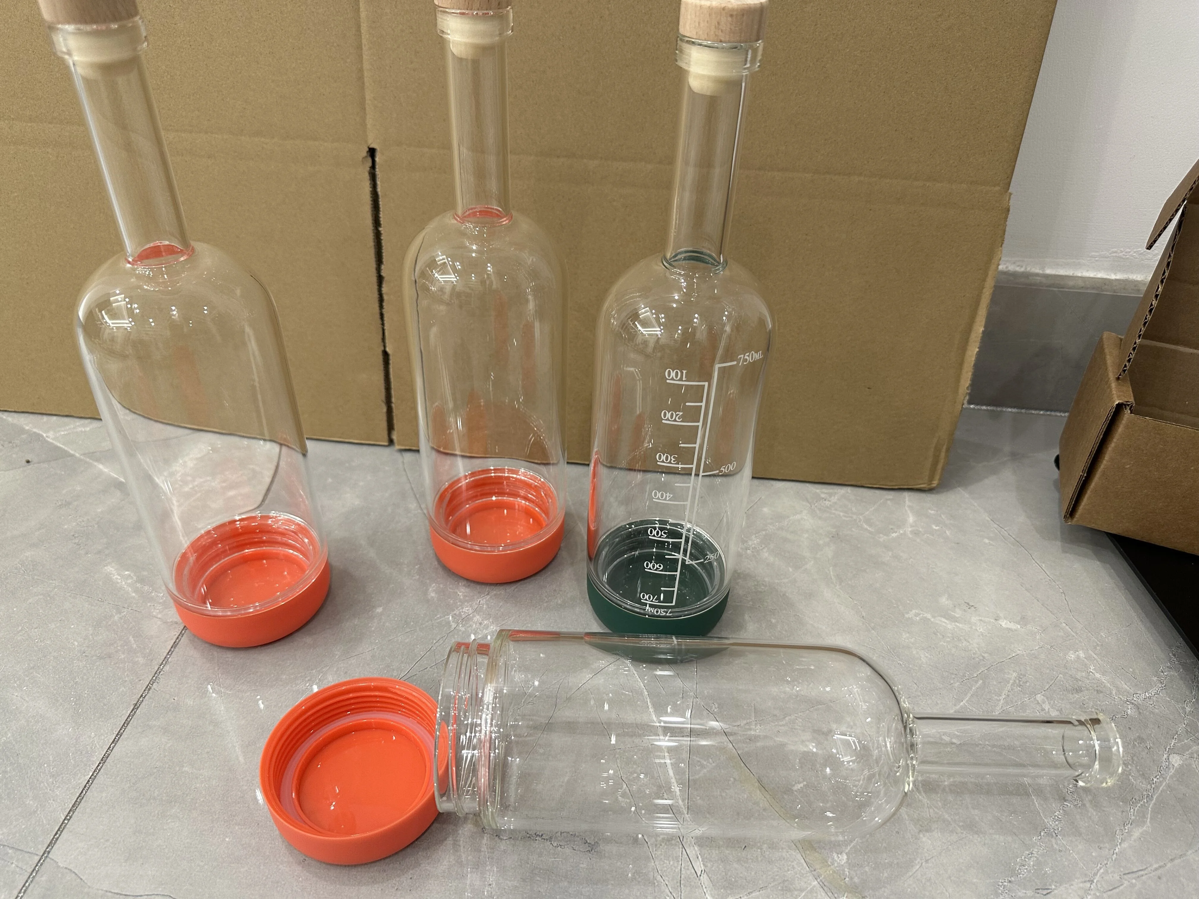850ml Glass Bottle and Outfitting with a Rubberized, Removable Base