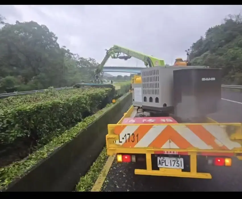 Forestry Machinery Hydraulic Tree Cutting and Trimming Machine Lawn Mower Vehicle Mounted Hedge Trimmer for Truck