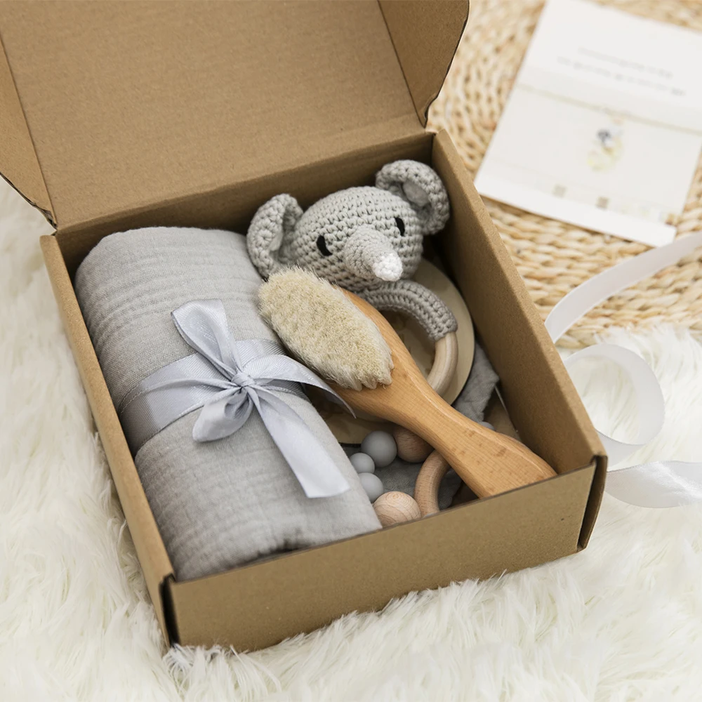 Baby Gift Set Organic Cotton Muslin Bunny Comforter Toy Wooden Milestone Card Matching Bib Newborn Shower Box Baby Essentials factory