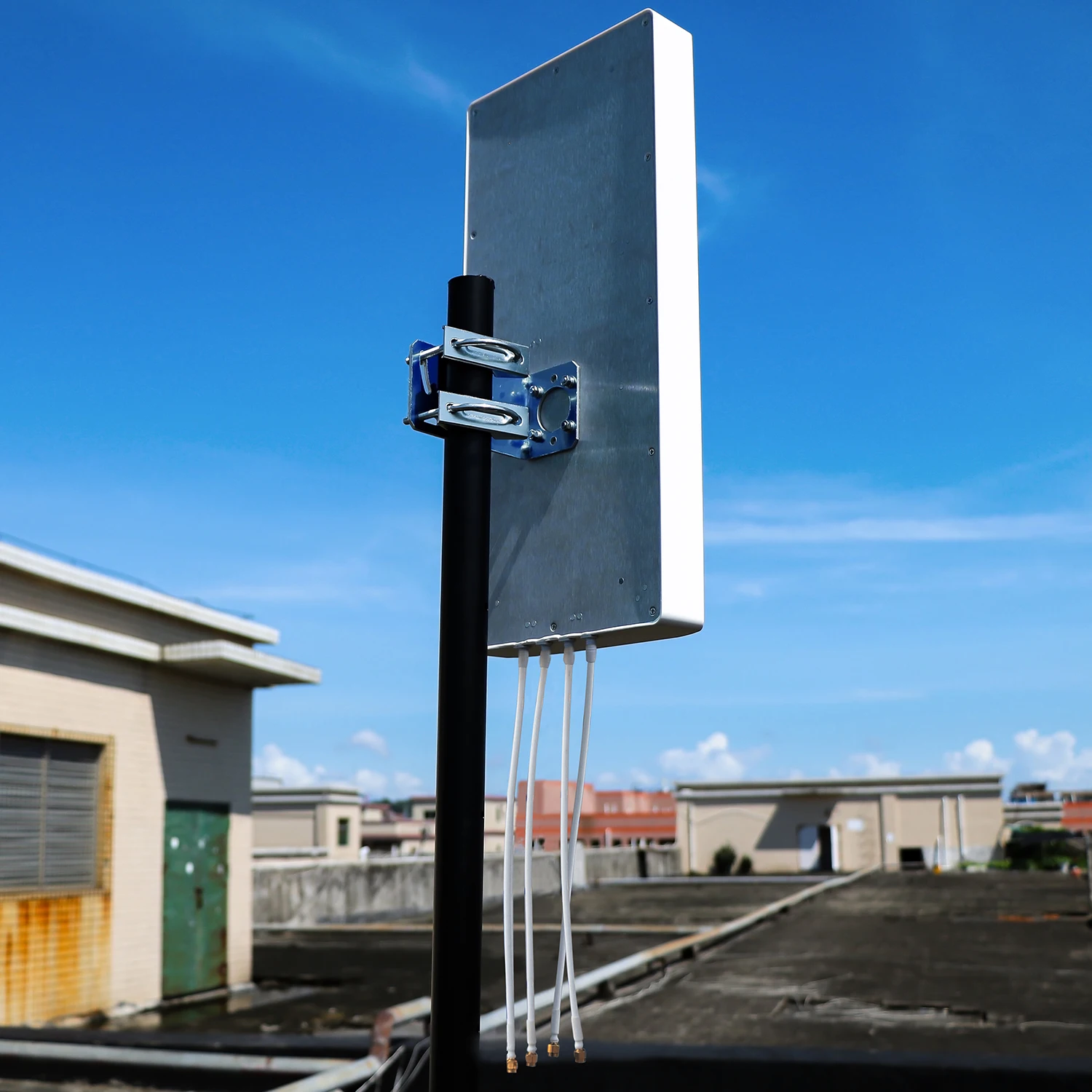 USA Hot Selling Multiband Antenna 600-6000mhz 4x4 MIMO Booster