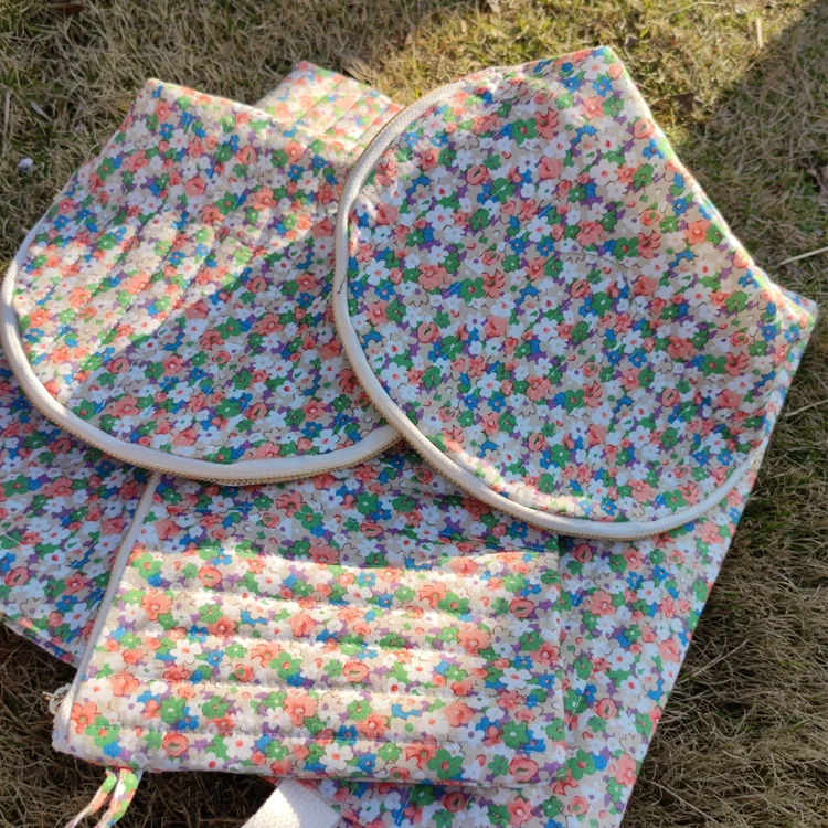 Wholesale cosmetic Portable Bundle Mouth Cosmetic travel custom MAKEUP BAG details