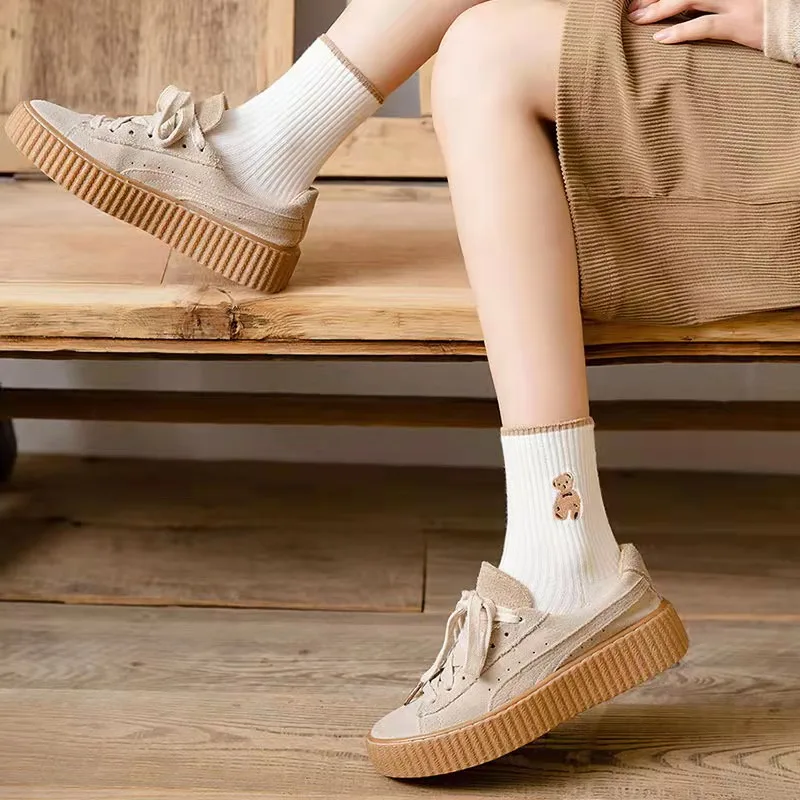 Белые хлопковые вязаные милые носки с вышивкой и логотипом, женские забавные носки с мультяшным медведем