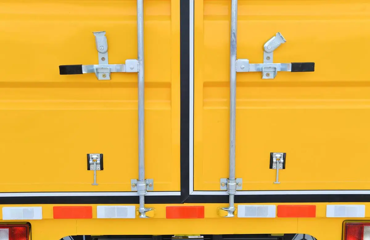 Sinotruck Howo Used 4x2 Cargo Van - Mini Box Truck for Urban Delivery 10