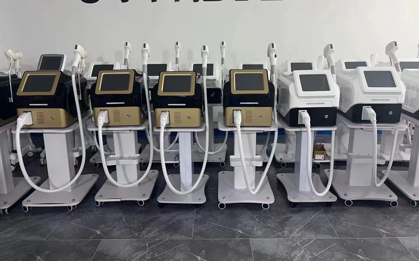 Professional Diode Laser Hair Removal Machine Triple Wavelength Cooling System Custom Logo