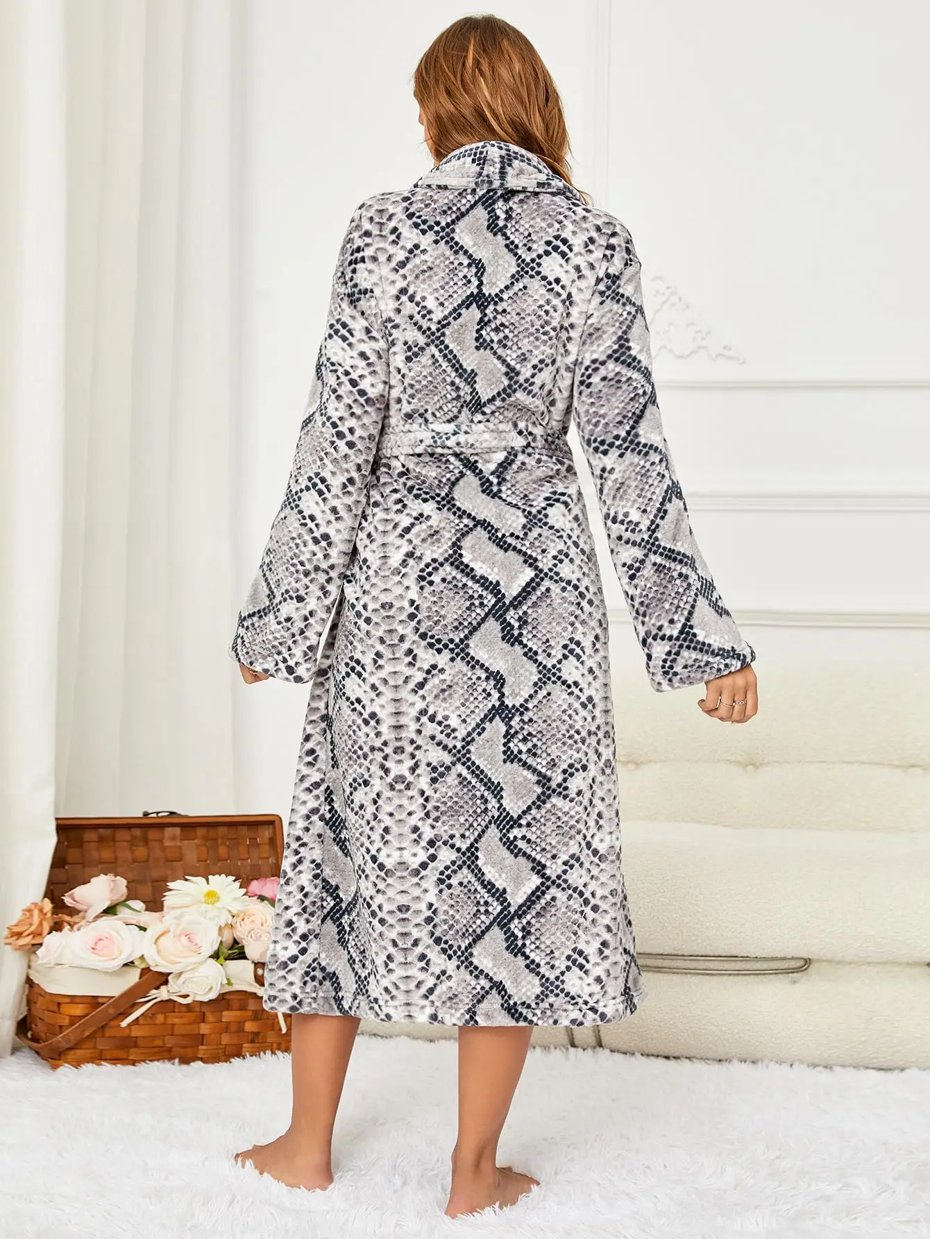 Home textile China Customized High Quality Luxury Flannel Fleece bathrobe Warm Long Bathrobe women factory