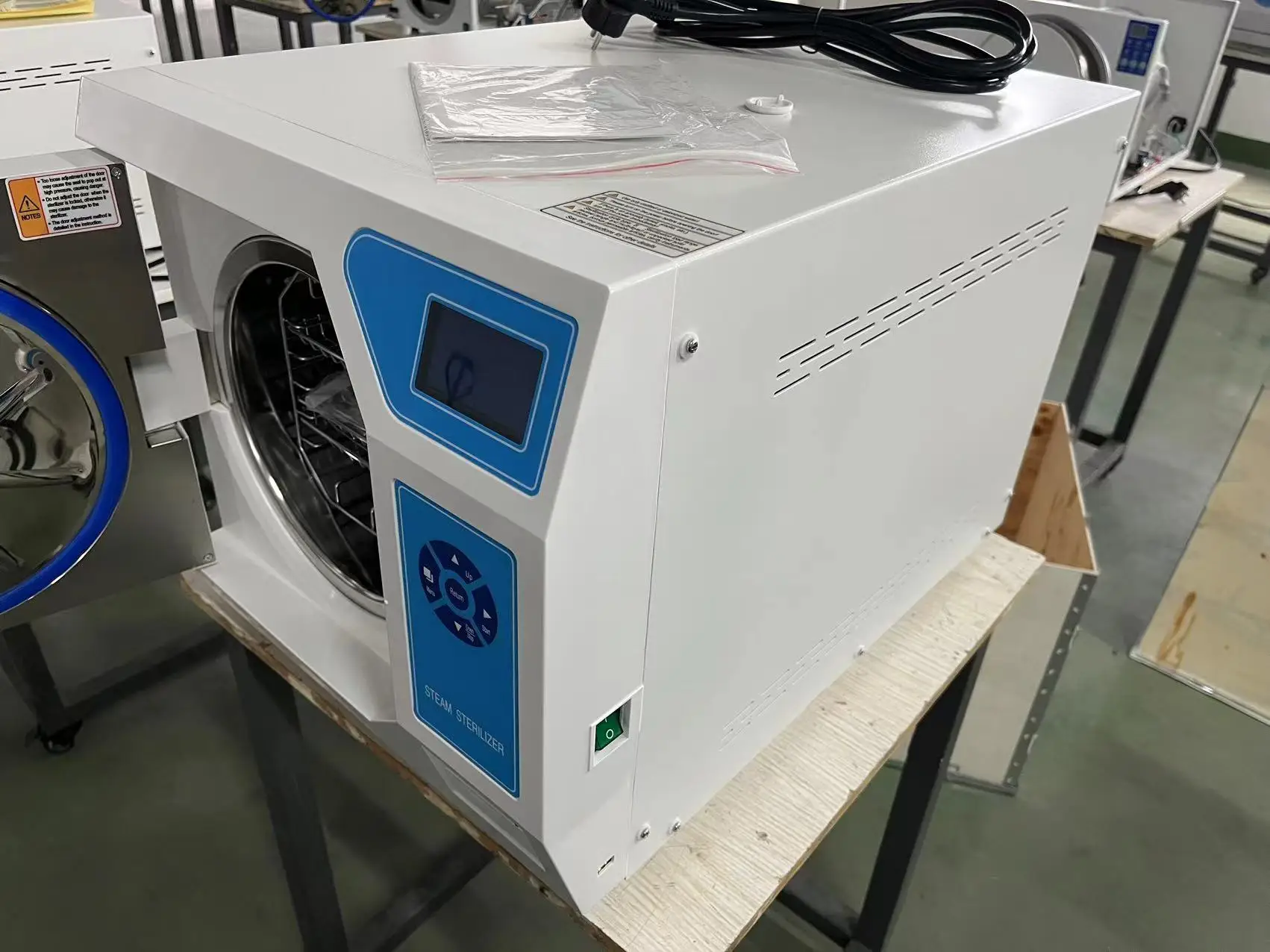 Highest Cost-effective Table Top Steam LCD Display 12/18/23LSterilizer With Pulse-vacuum System details