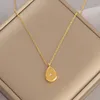 Collana con stella e goccia d'acqua dorata