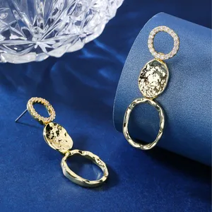 Fashionable Gold-Plated Simple Pendant Drop Earrings for Women Daily Wearing Butterfly Shape with Diamond and Brass Material