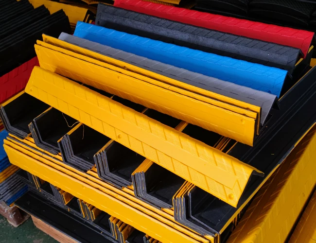 High Quality Reflective Strip Wall Corner Guard Protector Colorful Rubber Plastic for Roadway Premium Wall Corner Protector factory