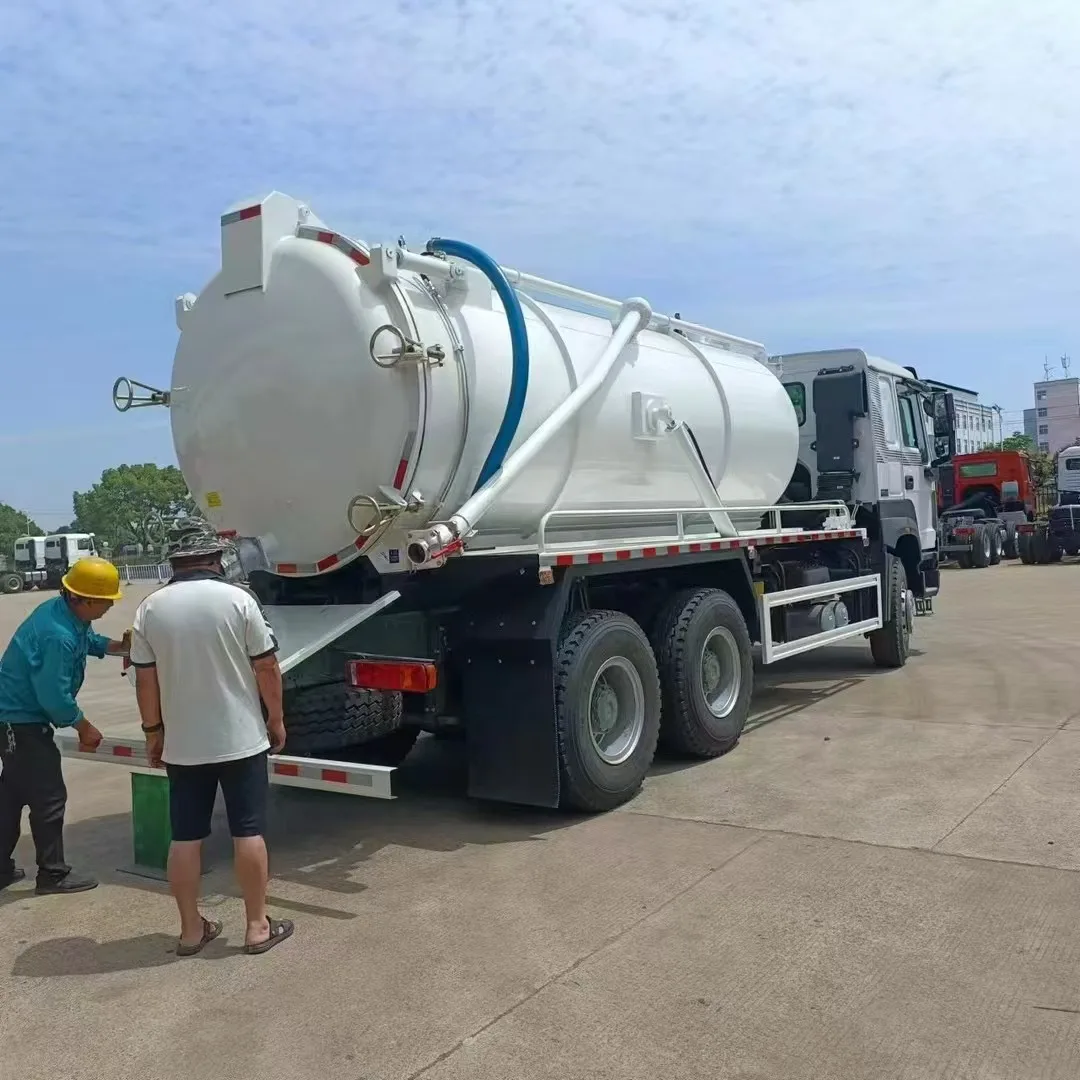Caminhão de Sucção de Esgoto HOWO 10000L, Novo Modelo a Diesel com Transmissão Manual, Veículo para Coleta Sanitária de Fezes
