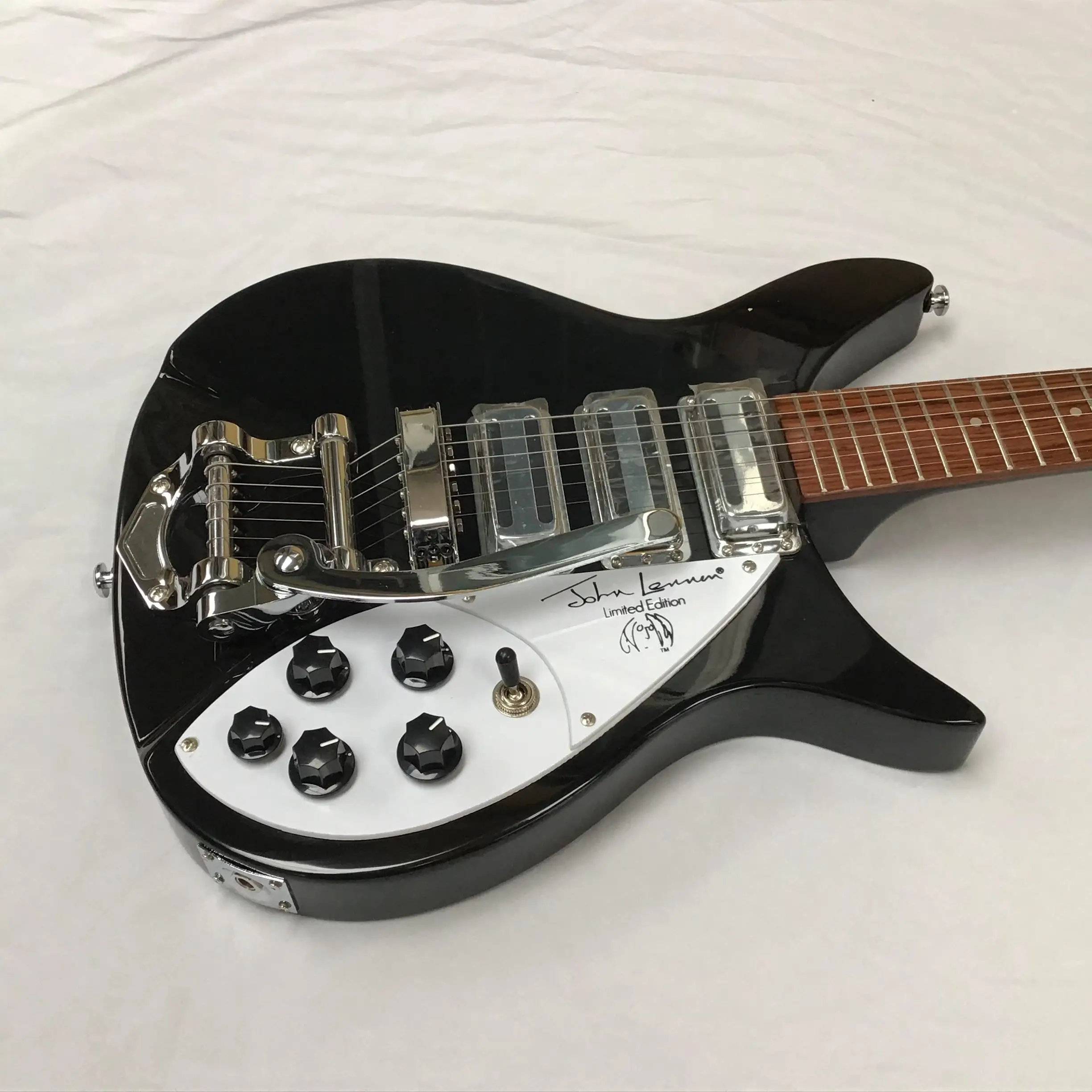 325 R-Brand Black Electric Guitar - Durable & Versatile