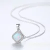 collier blanc