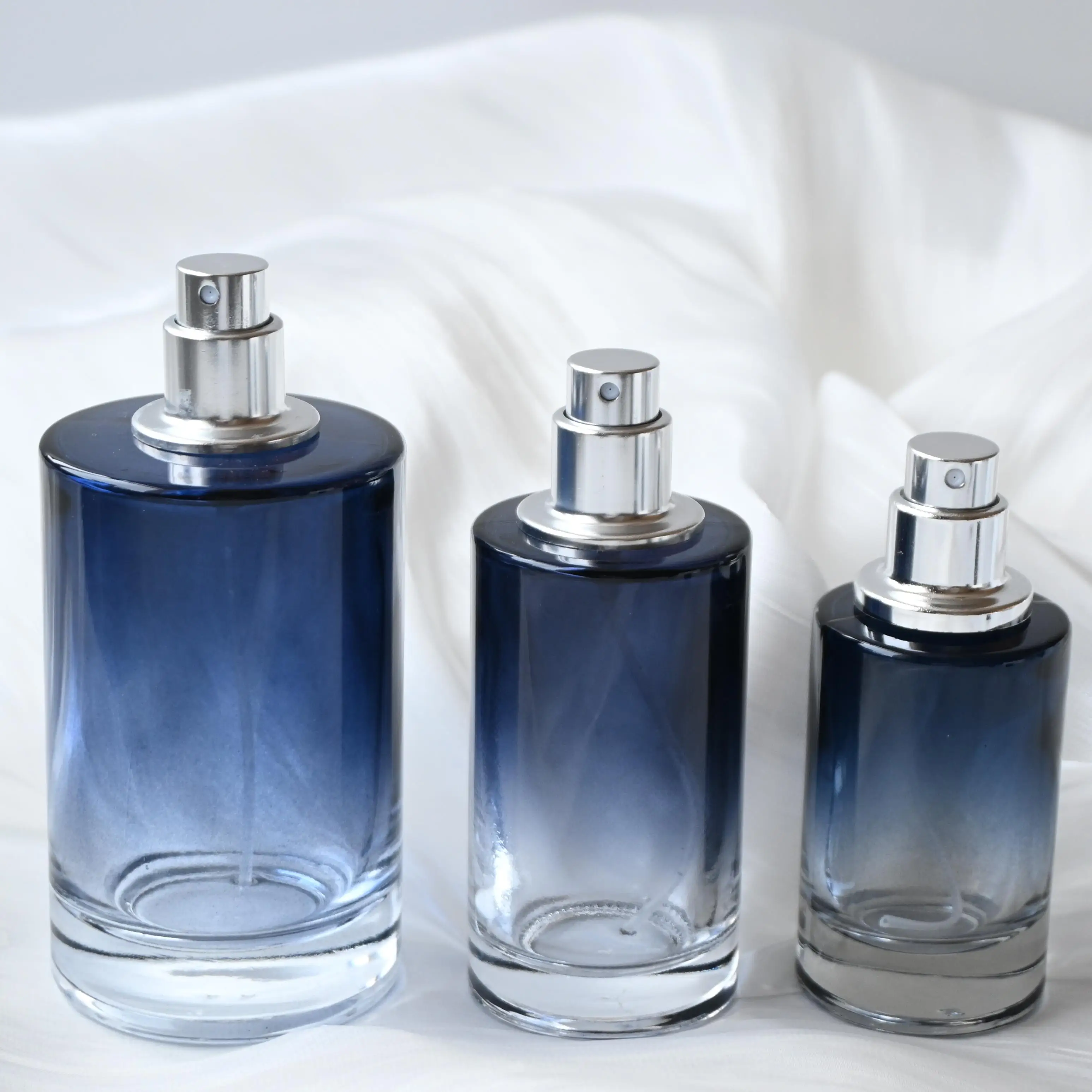 Custom Gradient Blue 30ml 50ml 100ml Cylinder Round Spray Glass Empty  Perfume Bottles With Black Cap