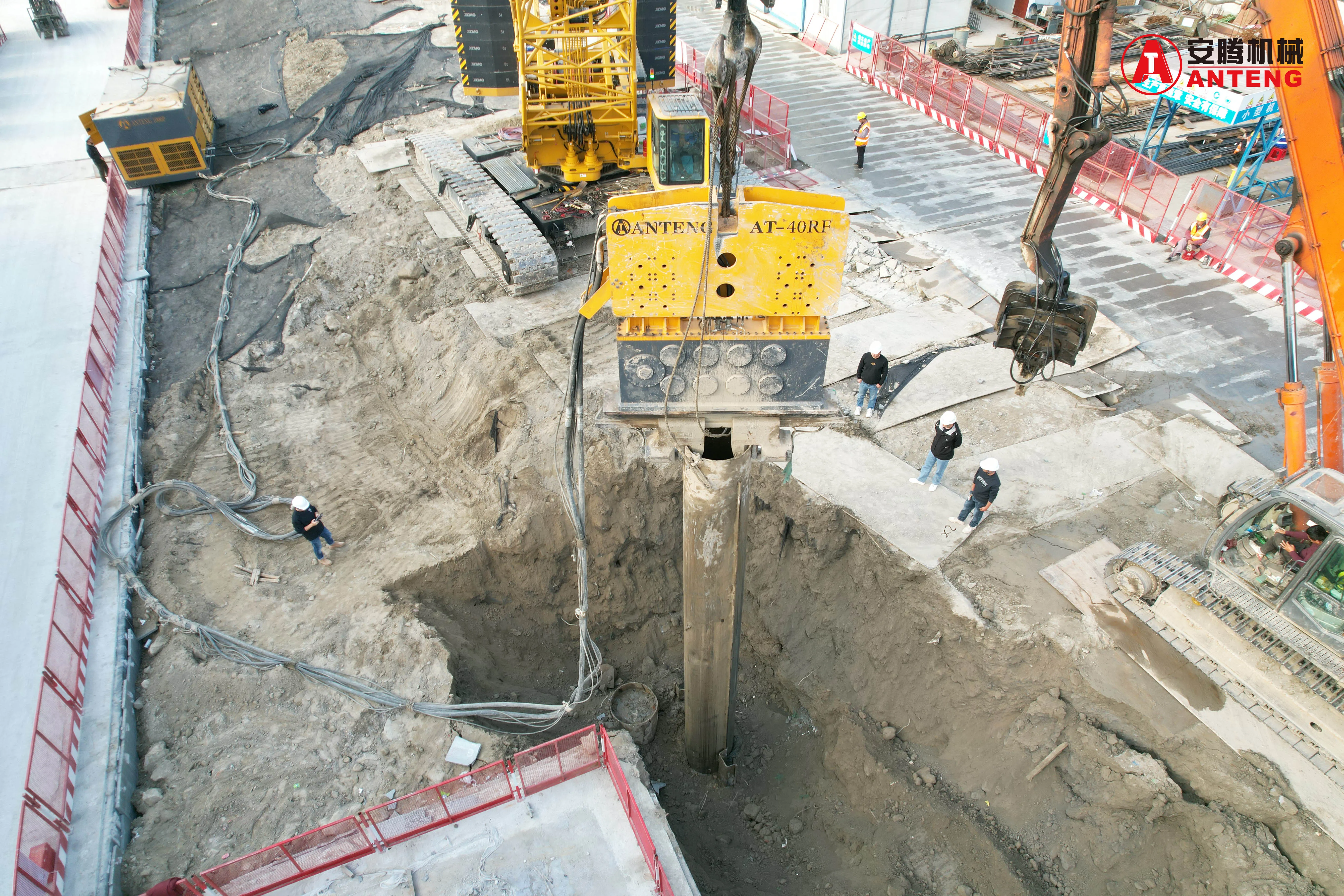 High Efficiency Eccentric Moment Steel Pile Driver With Cool System Construction Equipment details