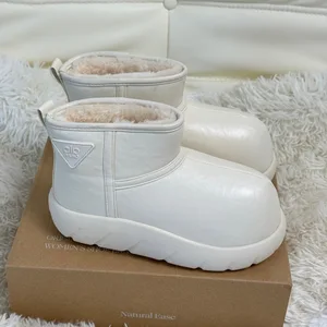 Wholesale winter fashion design warm boots, customized women's snow boots, height increasing thick soled white short boots