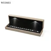 Caja de pulsera larga dorada con LED