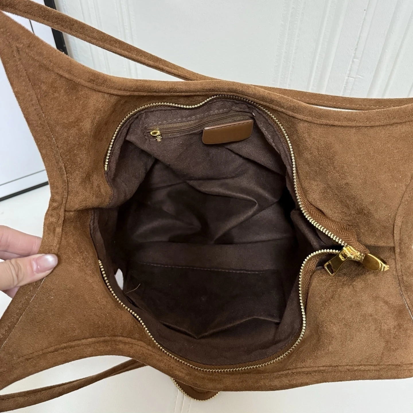 Women’s Suede Luxury Tote Handbag Large Capacity Zipper Closure Shoulder Bag